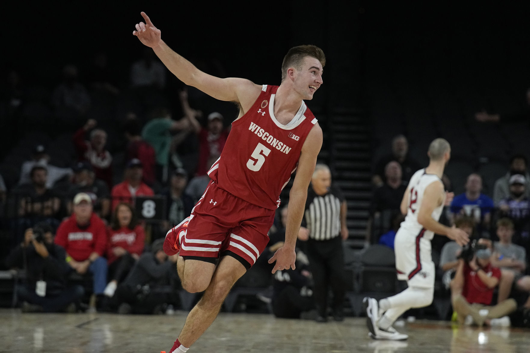How Johnny Davis and Tyler Wahl stepped up to lead Wisconsin to its first Maui Invitational title